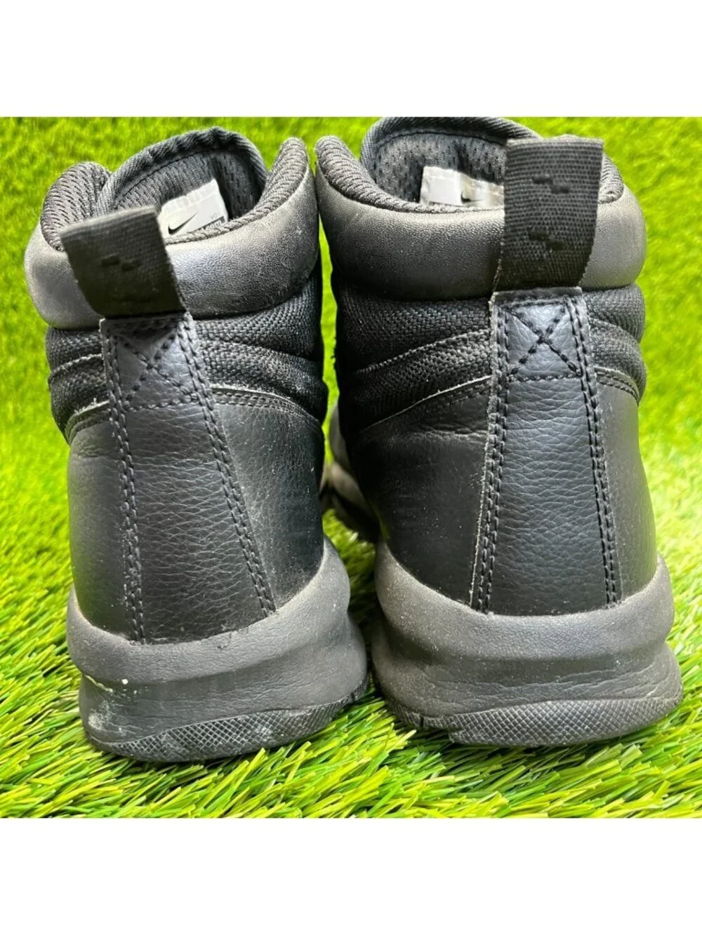 Nike ACG Manoa Boys Size 7Y Triple Black Classic Outdoor Lace Up Hiking Boots